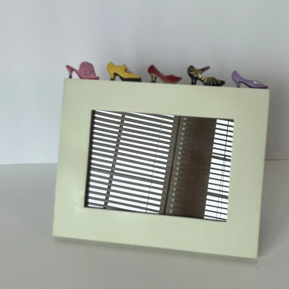 Milano Series Vintage 2002 High Heel Shoe Picture Frame 3.5x5 Cream Tabletop